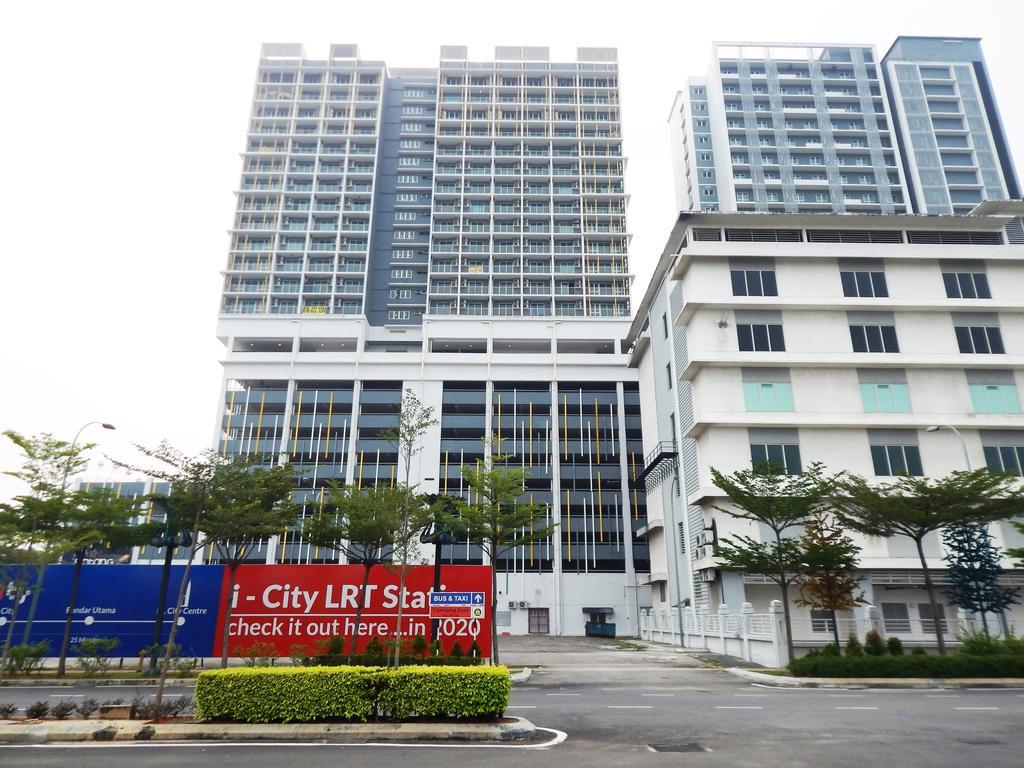 Wadi Iman Guesthouse @ I-City Shah Alam Kültér fotó